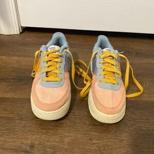 Nike Kids Sneakers in Peach and Yellow